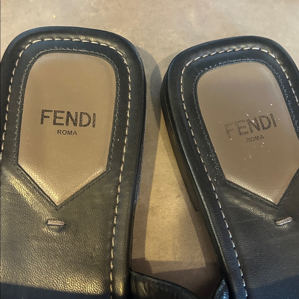 Fendi Black Patent Leather w/Brown Monogram Flat Thong Sandals, Size 39 1/2 EUR - Picture 3 of 6